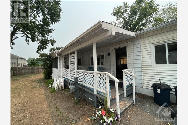 10 BRADLEY GREEN COURT, Ottawa