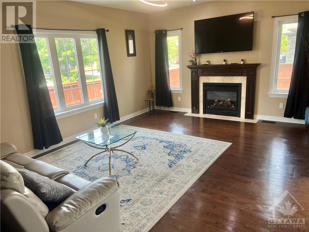439 LANDSWOOD WAY