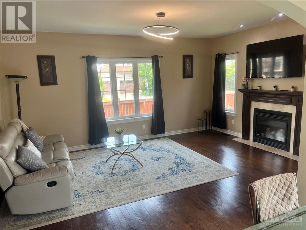439 LANDSWOOD WAY