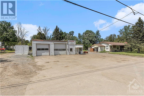 8785 VICTORIA STREET, Metcalfe