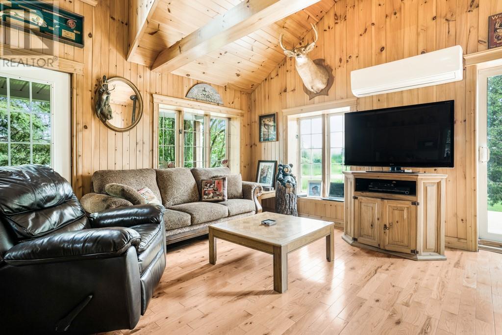 Listing 1350763 - Large Photo # 19