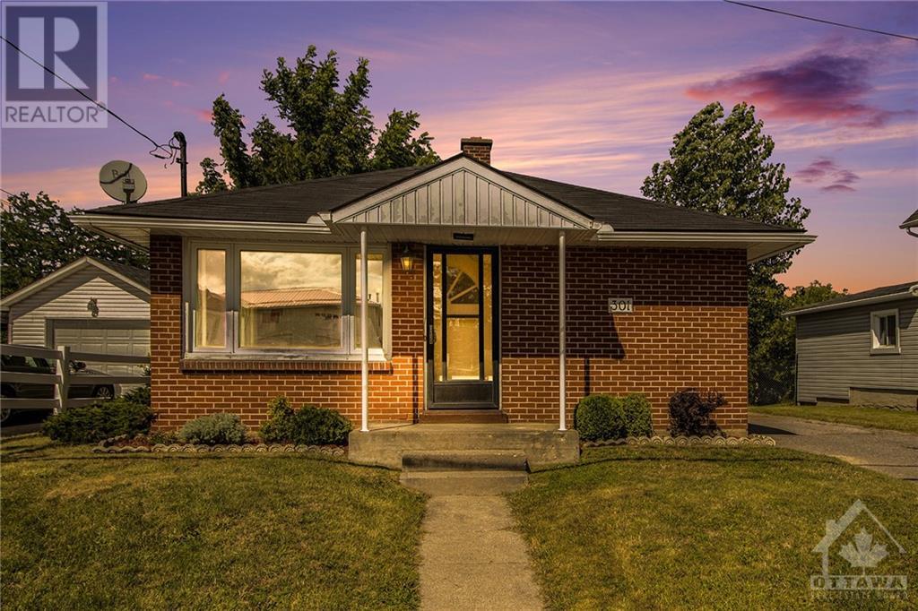 301 ELGIN STREET W