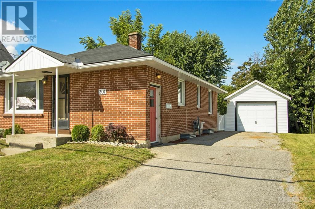 301 ELGIN STREET W