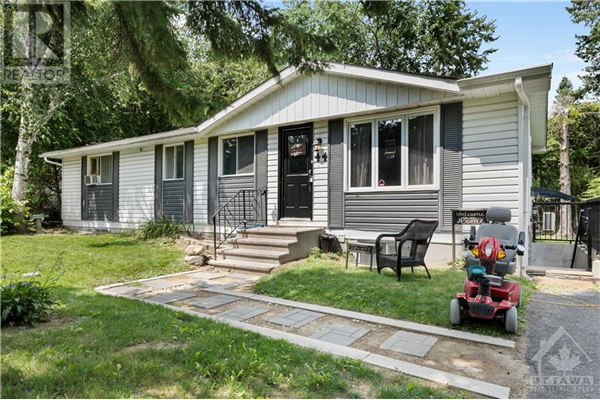 44 LAZY NOL COURT, Stittsville