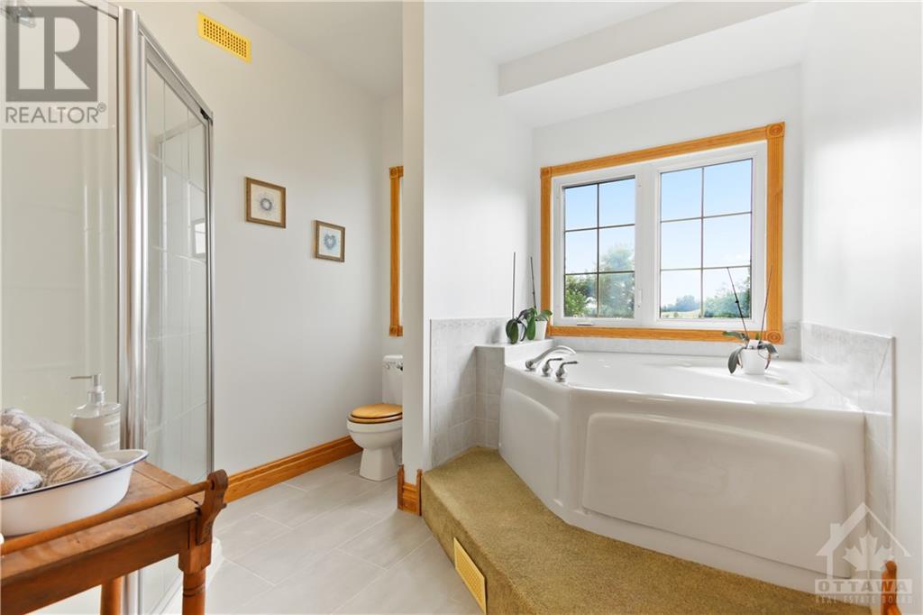 Listing 1352990 - Large Photo # 17