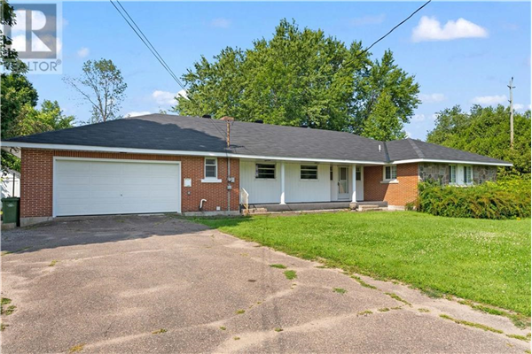 1114 PEMBROKE STREET E, Pembroke