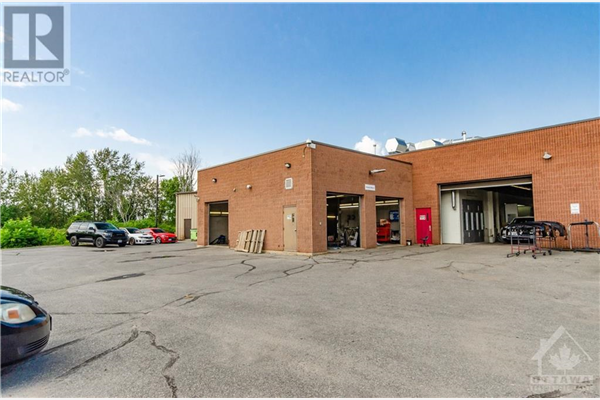 2235 ROBERTSON ROAD UNIT#106, Nepean