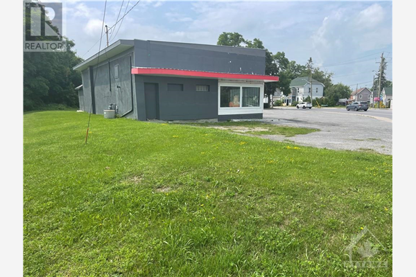 124 MOORE STREET, Carleton Place