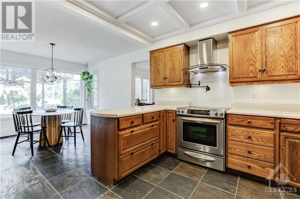 5981 RIDEAU VALLEY DRIVE N