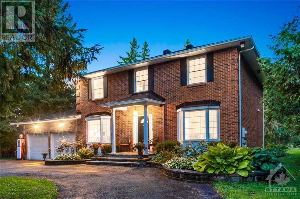5981 RIDEAU VALLEY DRIVE N