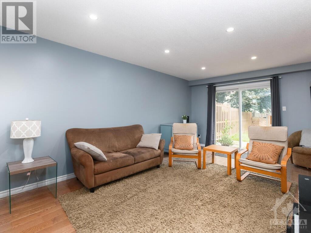 5 ESTELLE CRESCENT