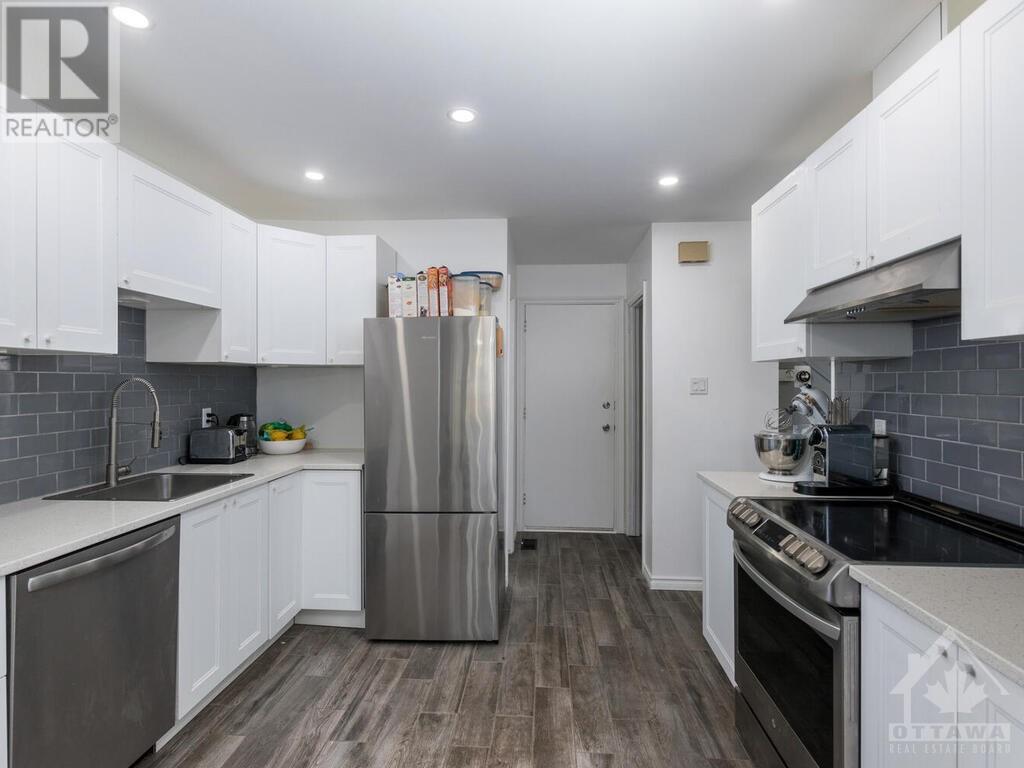 5 ESTELLE CRESCENT