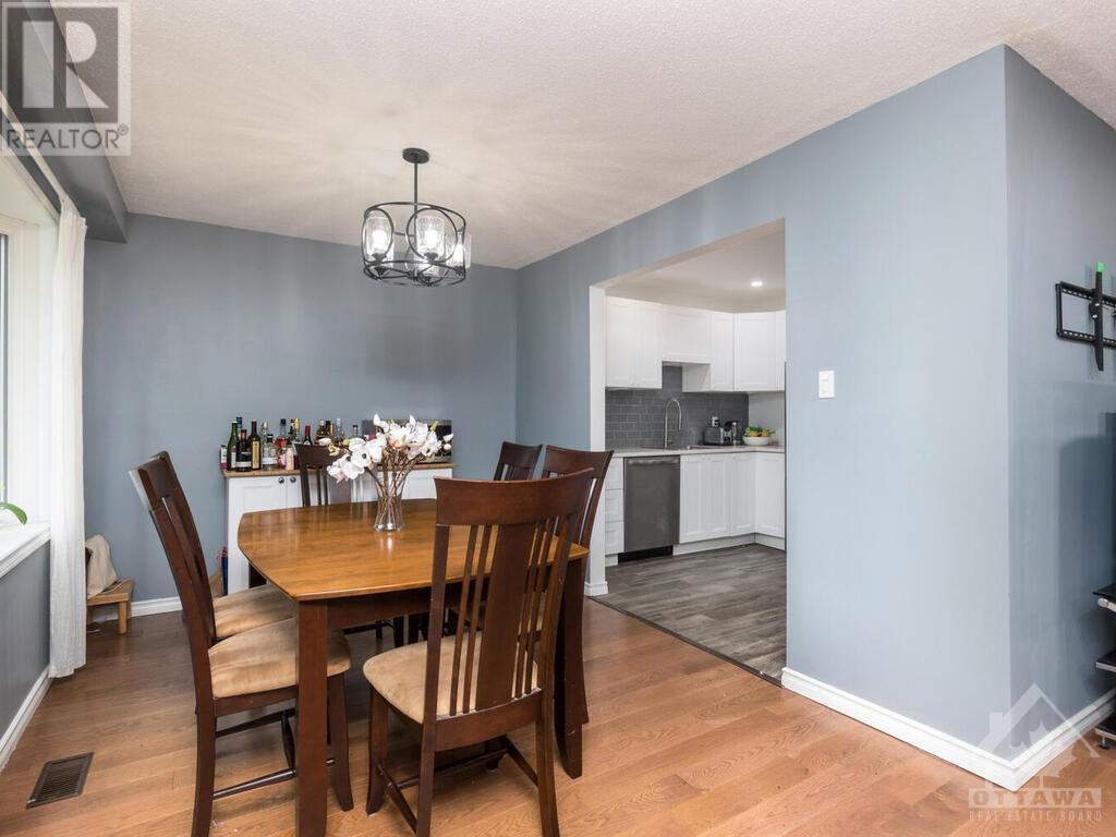 5 ESTELLE CRESCENT