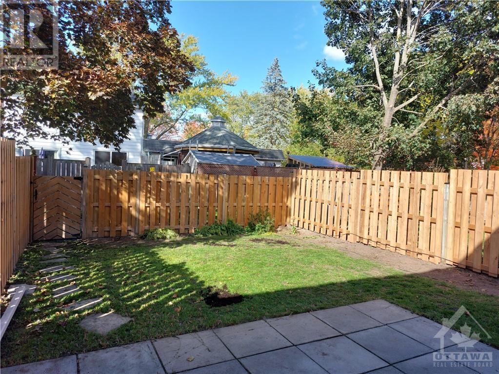 5 ESTELLE CRESCENT