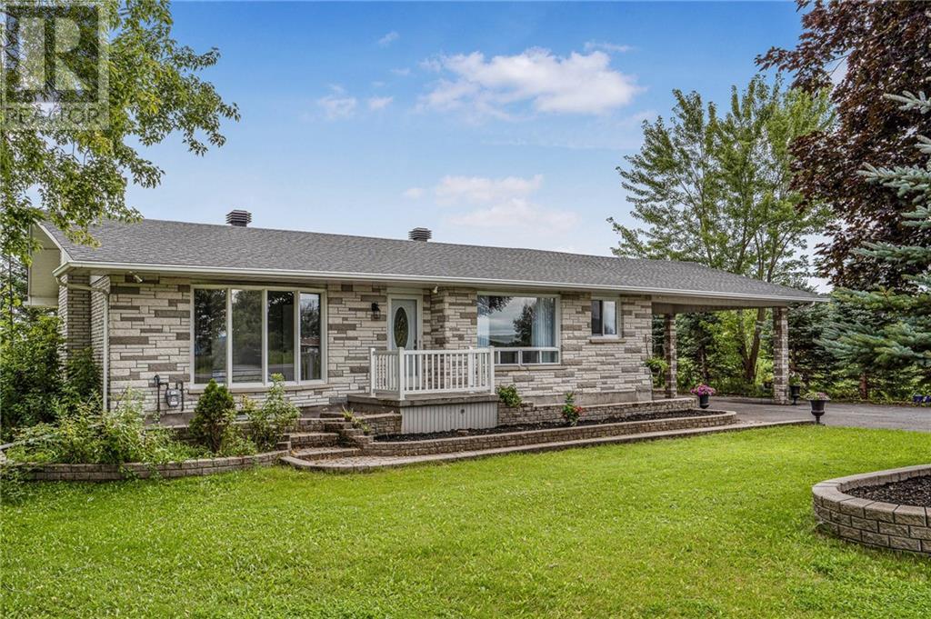 Listing 1355546 - Large Photo # 1