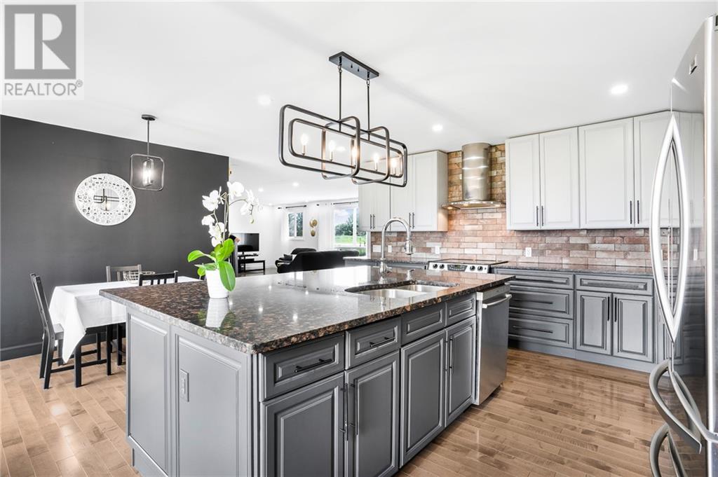 Listing 1355546 - Large Photo # 14
