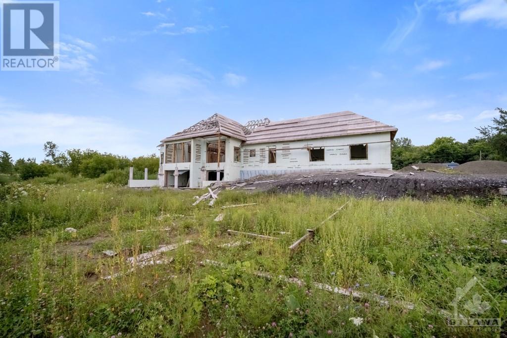 1695 OLD MONTREAL ROAD