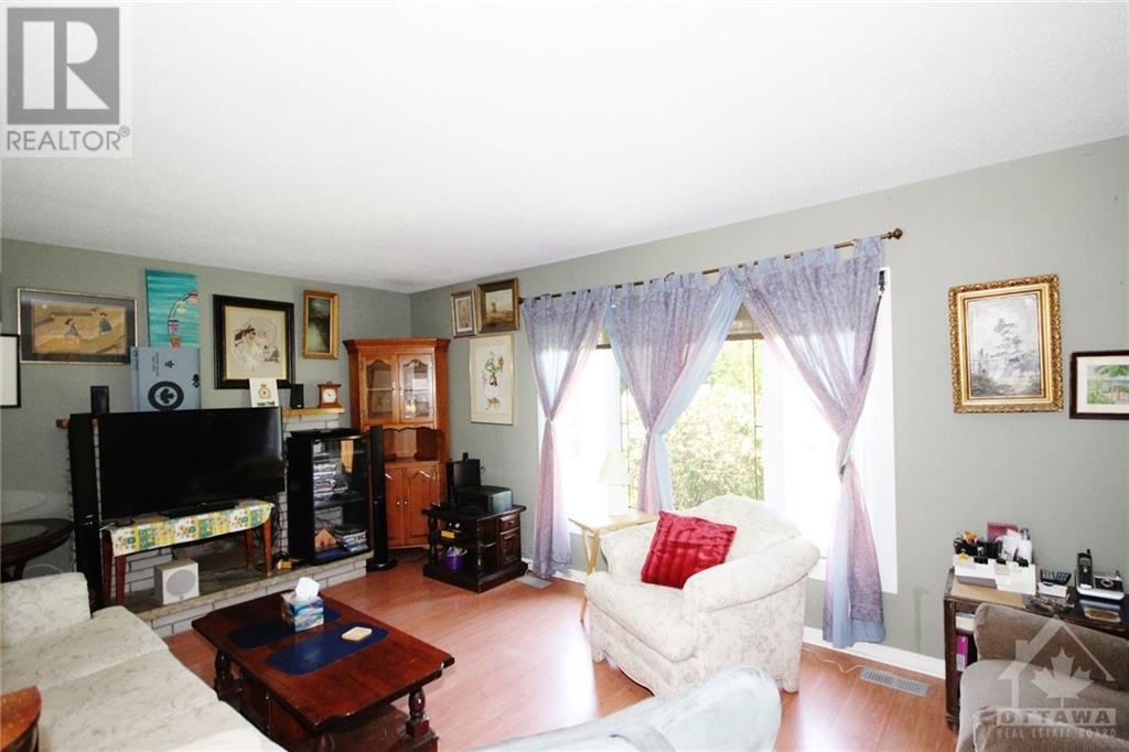 Listing 1355840 - Large Photo # 11