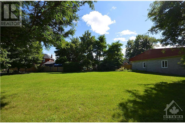 212 MAIN STREET W, Merrickville