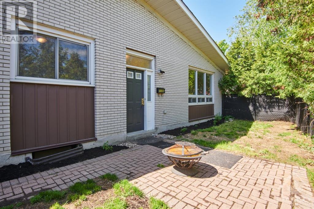 1184 ERINDALE DRIVE
