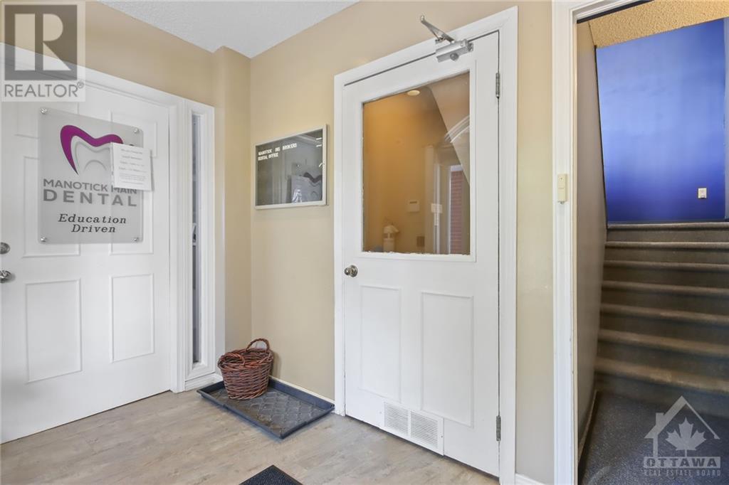 5494 MANOTICK MAIN STREET W