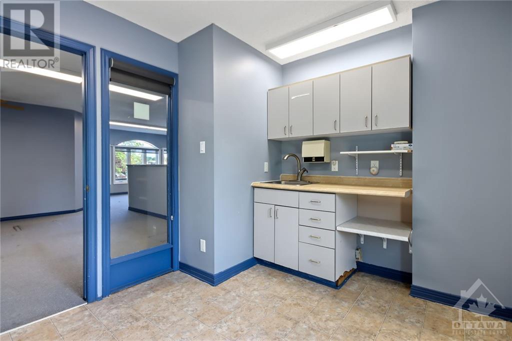 5494 MANOTICK MAIN STREET W