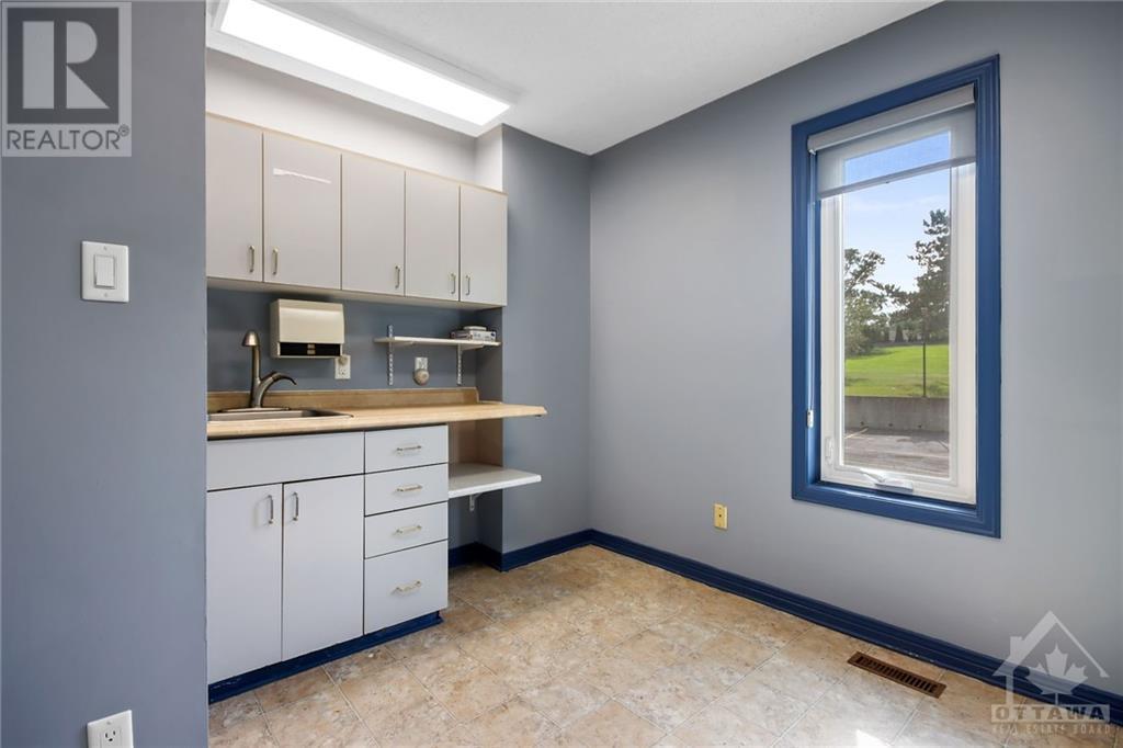 5494 MANOTICK MAIN STREET W