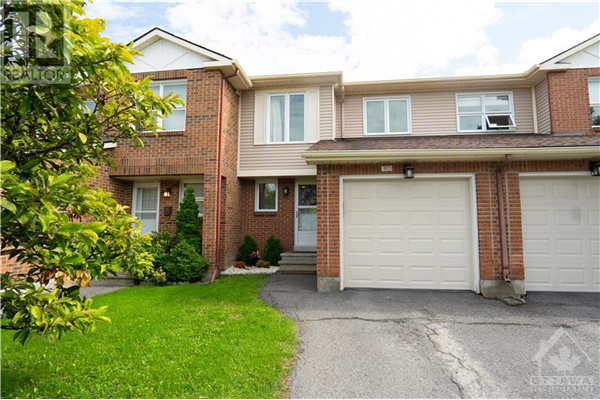 8C CASTLEBROOK LANE, Ottawa