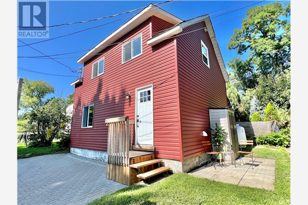 8 EDWARD LANE, Brockville