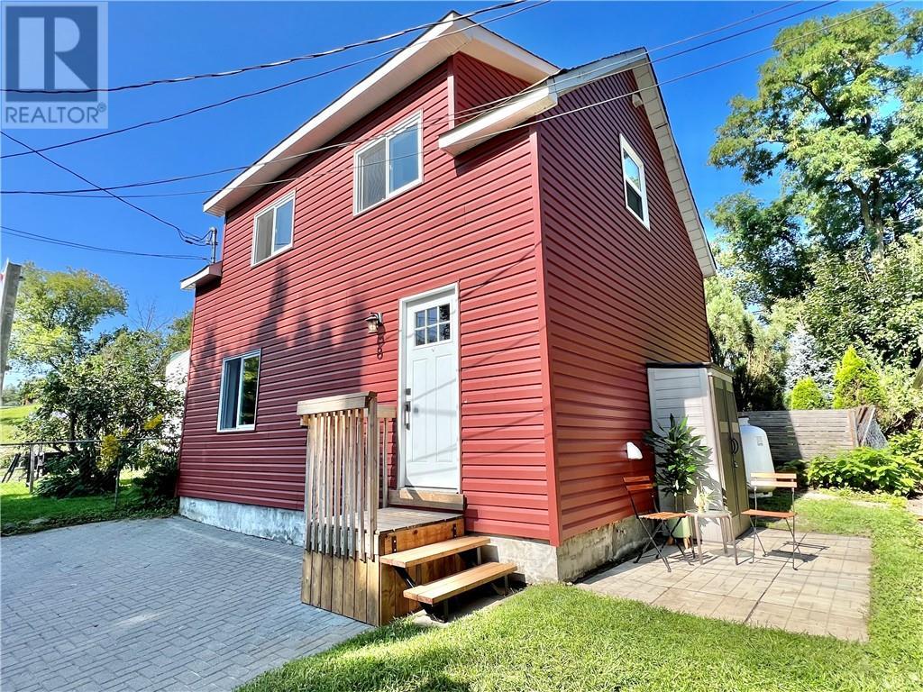 Listing 1358142 - Large Photo # 1