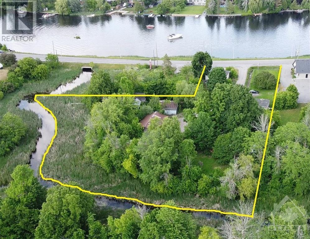 5630-5634 MANOTICK MAIN STREET
