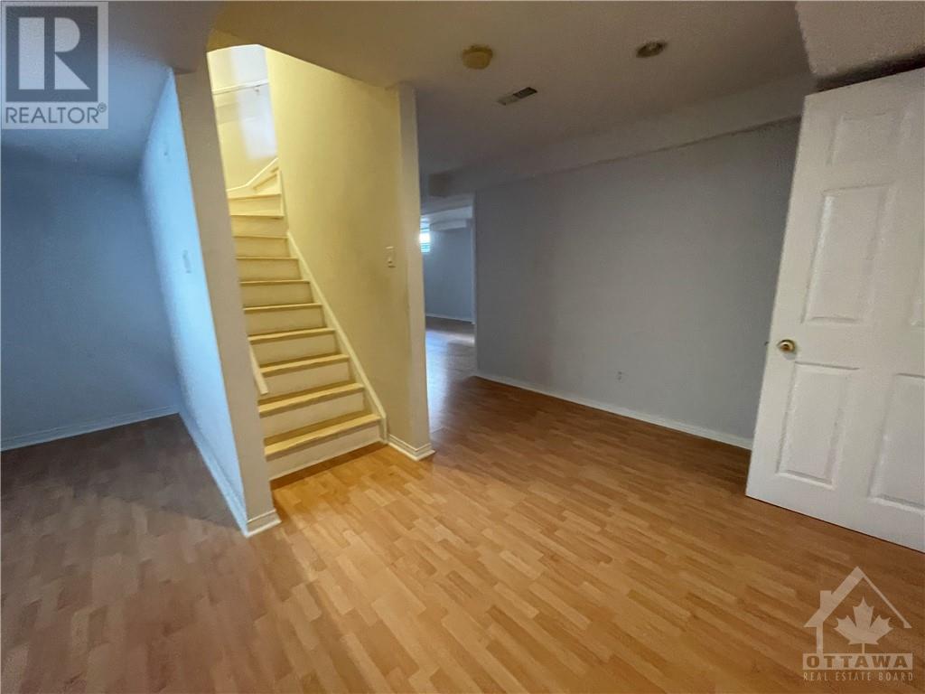 32 KENINS CRESCENT