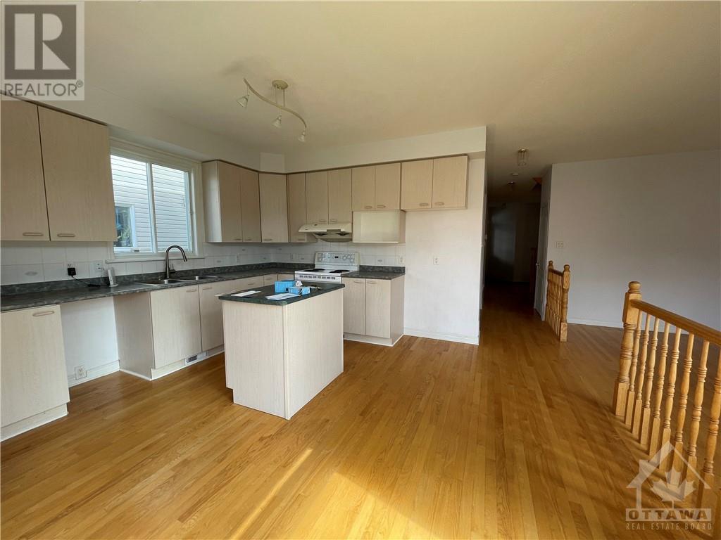32 KENINS CRESCENT