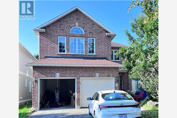32 KENINS CRESCENT, Kanata