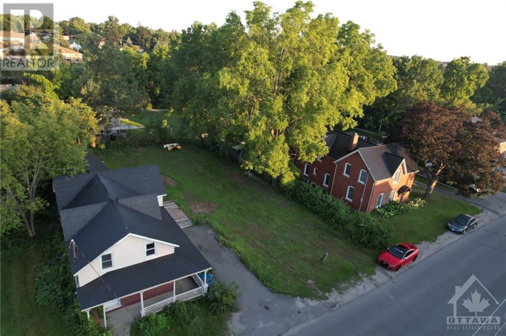 216 CLOTHIER STREET E
