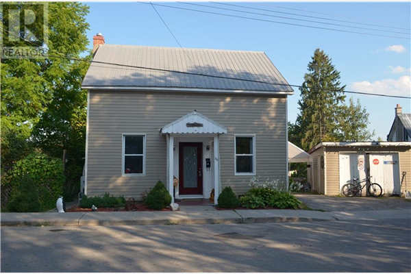35 CARSS STREET, Arnprior