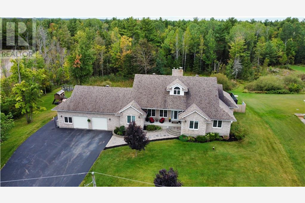 50 BLUE DANUBE WAY, Pembroke
