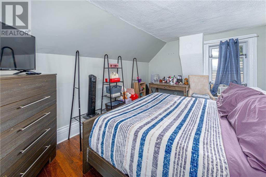 Listing 1360002 - Large Photo # 13