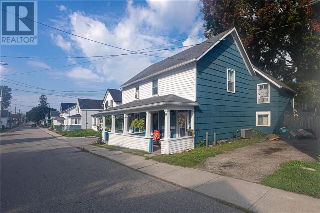 Listing 1360002 - Large Photo # 2
