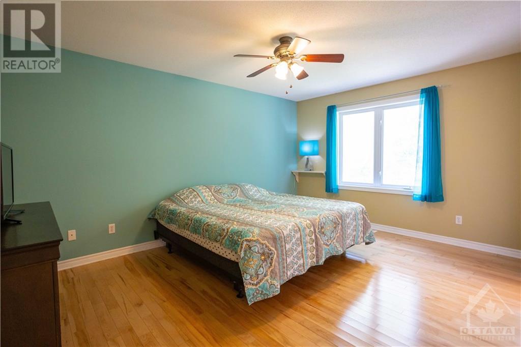 Listing 1360175 - Large Photo # 16