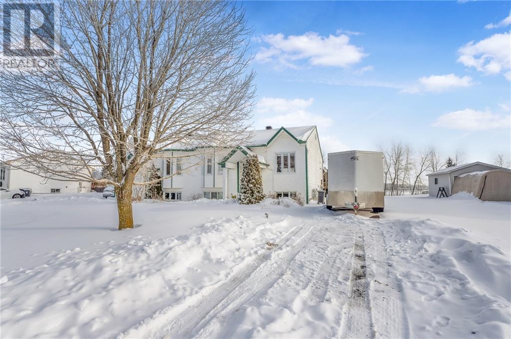 Listing 1360211 - Large Photo # 2