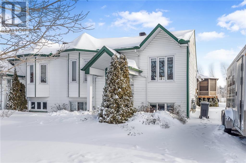 Listing 1360211 - Large Photo # 1