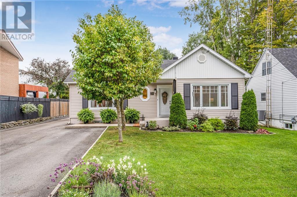 Listing 1360232 - Large Photo # 1