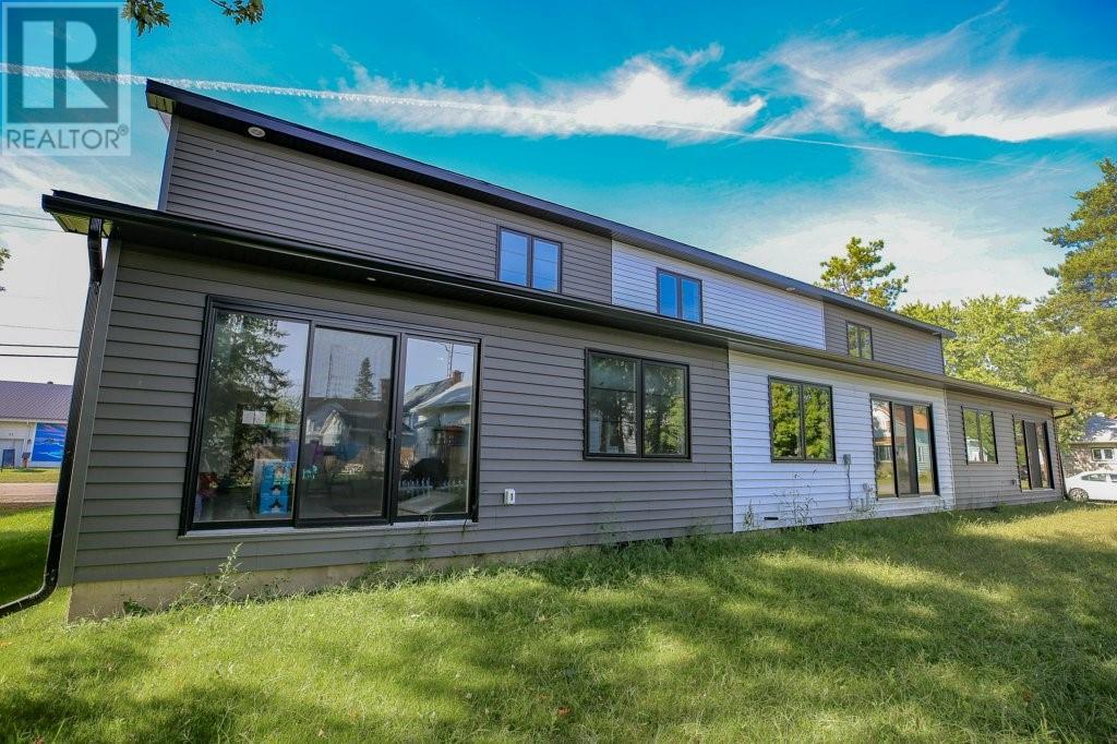 19A DUNDAS STREET