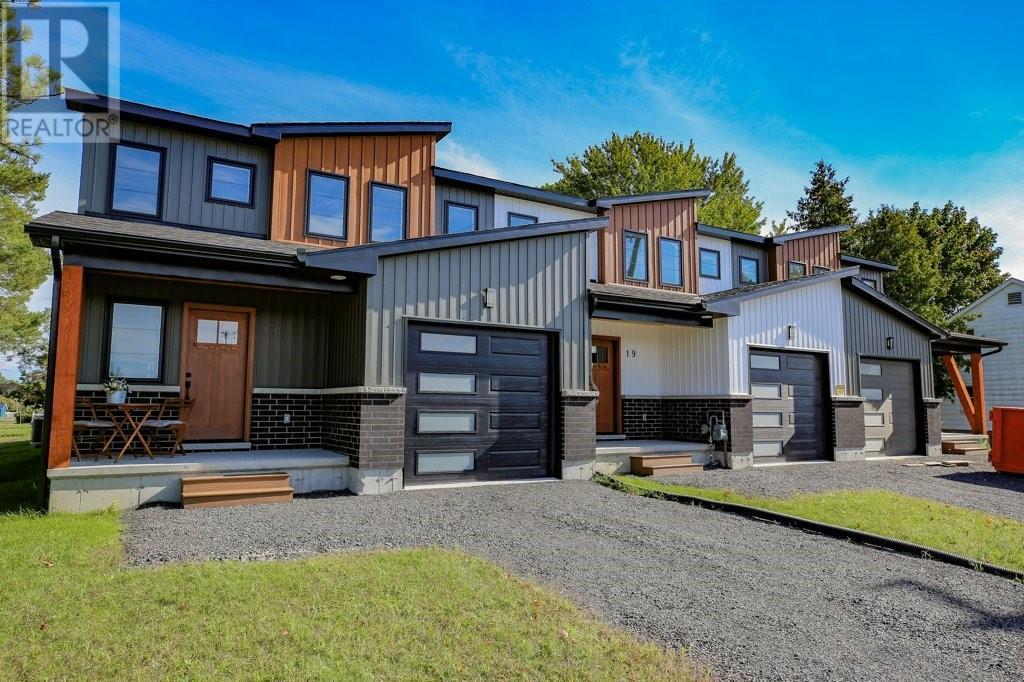 19A DUNDAS STREET