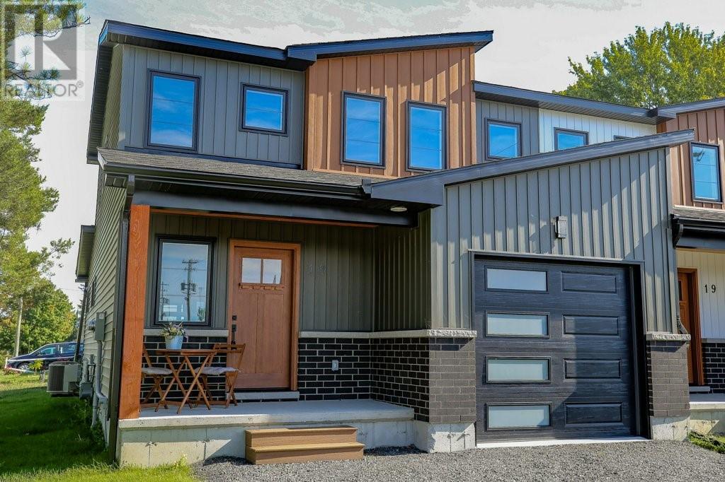 19A DUNDAS STREET