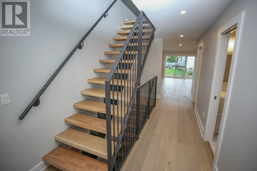 19A DUNDAS STREET