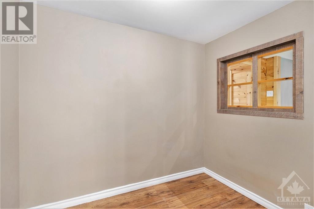 262 JOHN STREET N
