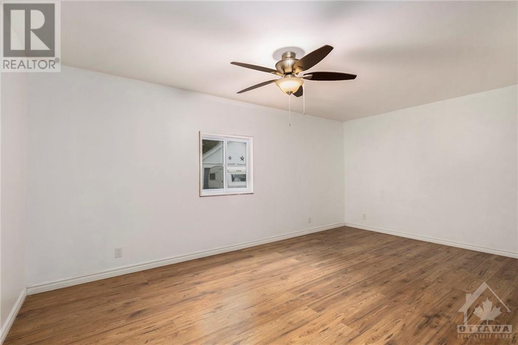 262 JOHN STREET N