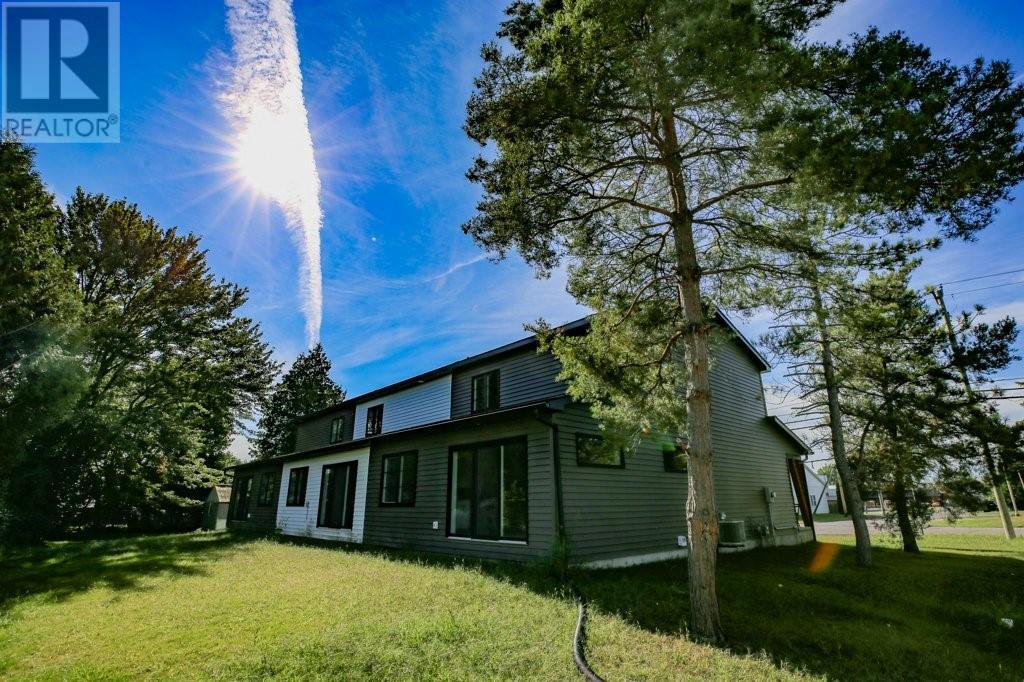19B DUNDAS STREET